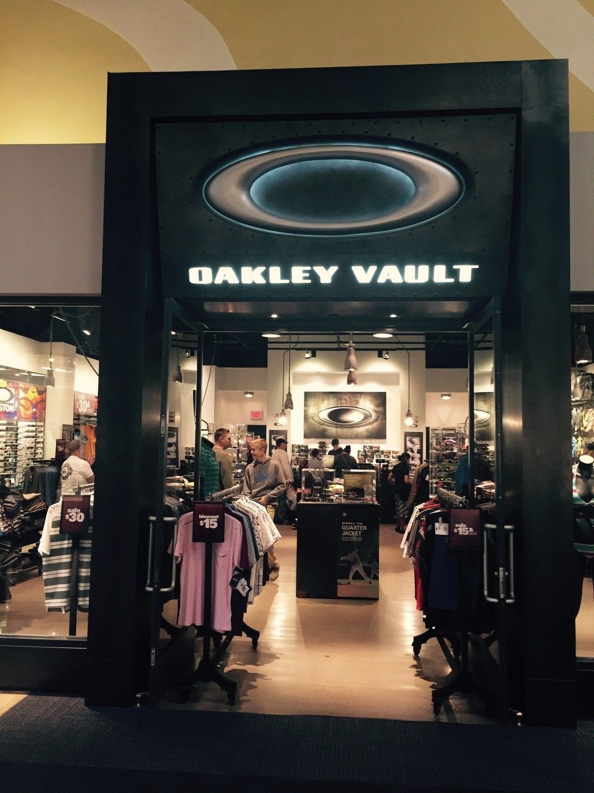 What are Oakley Vault locations?